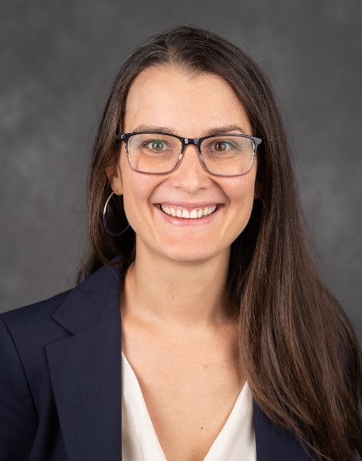 Dr. Ksenija Bernau
